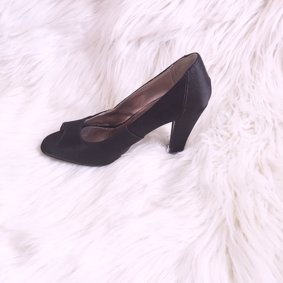 Ladies Black heels - Picture 4 of 6